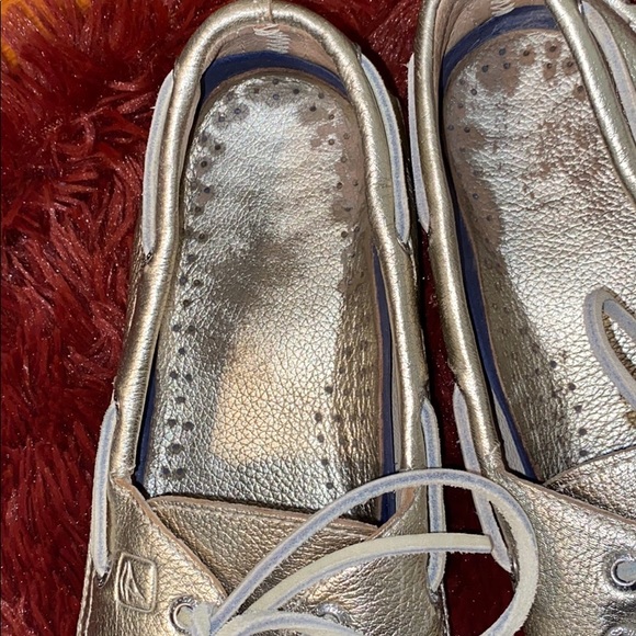 Sperry’s-Metallic gold women’s boat shoes. Sz 8.5 - Picture 4 of 5